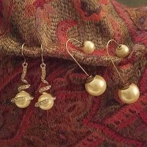 Pearl earrings, 2 pairs
